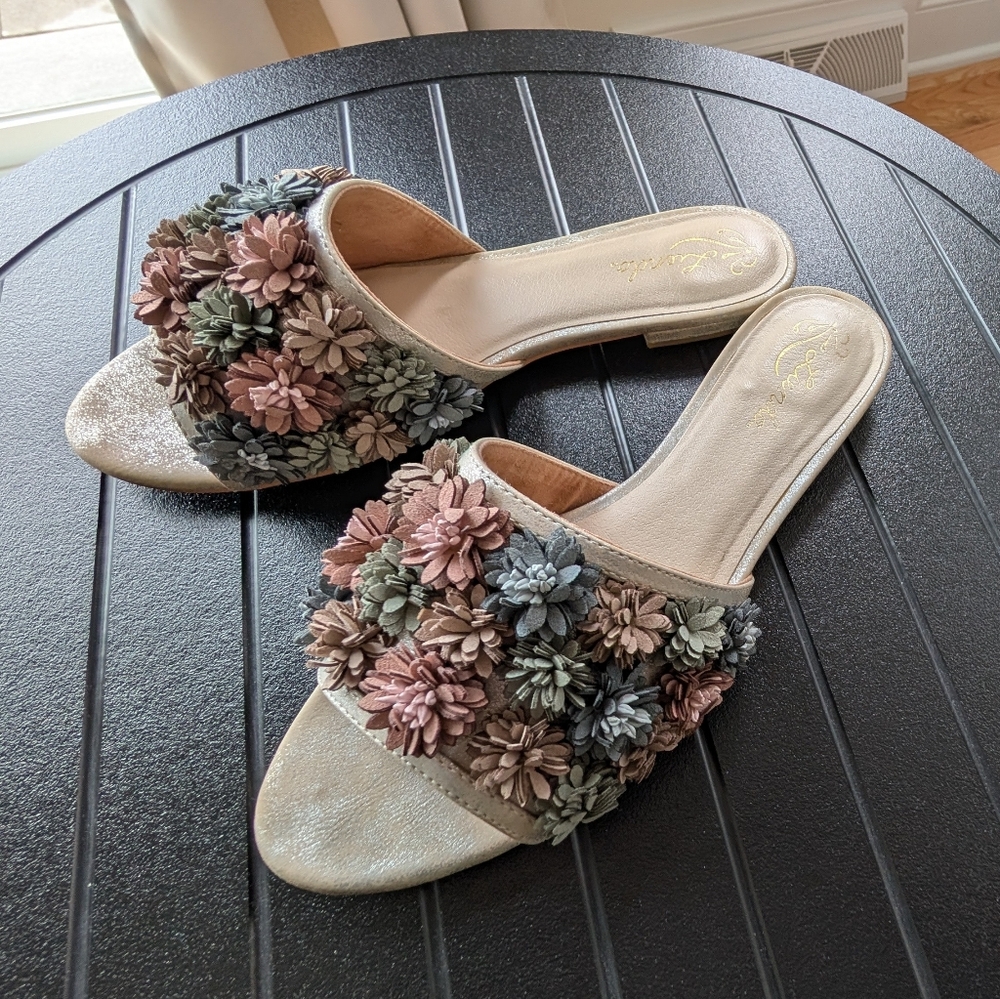 Liendo Rioja Floral Slides - Picture 2 of 11